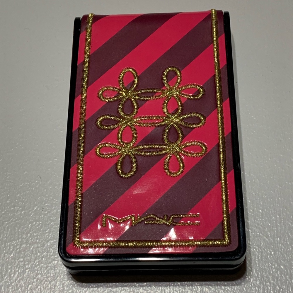 Mac Nutcracker sweet peach face compact LE